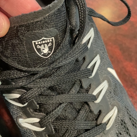 Size 8 Oakland Raiders black Nike tennis shoes Pegasus 36 - Picture 4 of 9